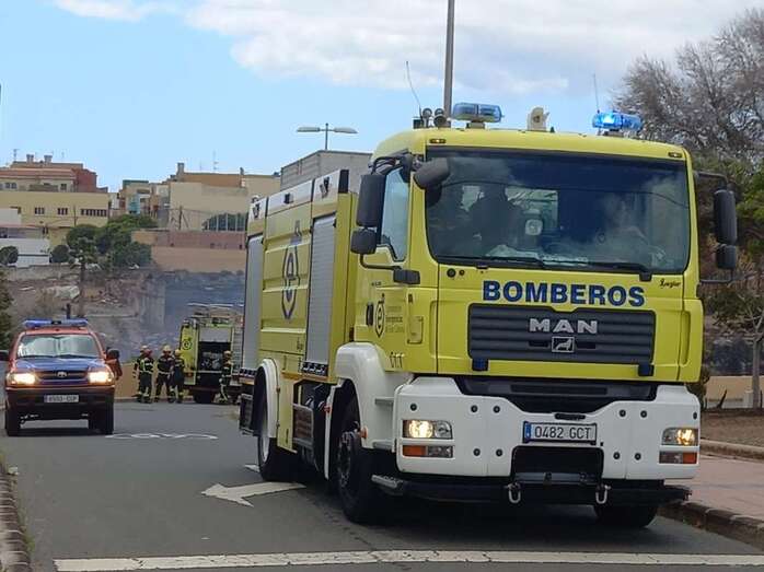 Los servicios de emergencia, interviniendo en el lugar / TA